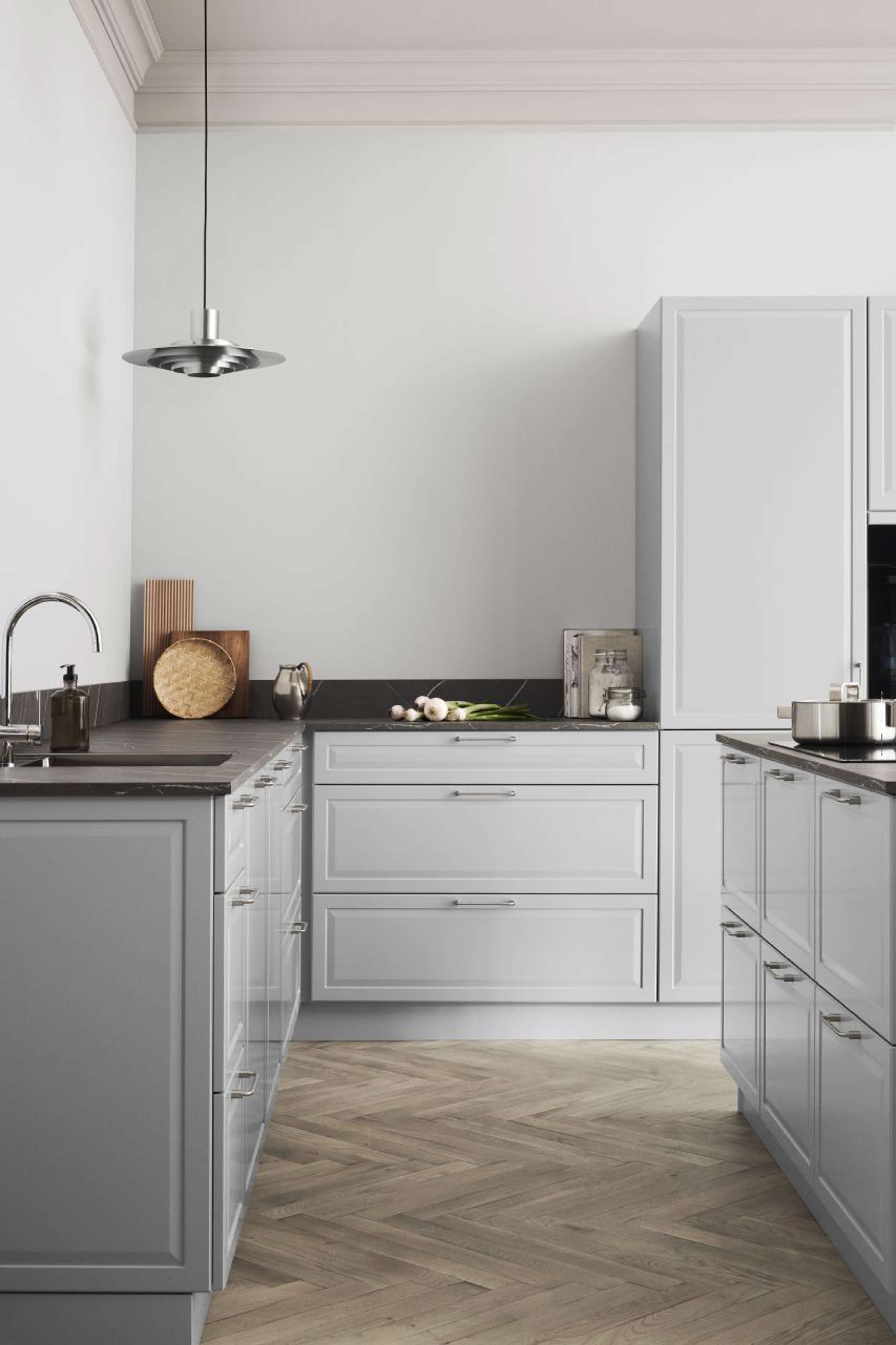 PAVIA pure grey kitchen cabinets with sleek vertical lines, offering a modern and organized space, complemented by a stylish black countertop.