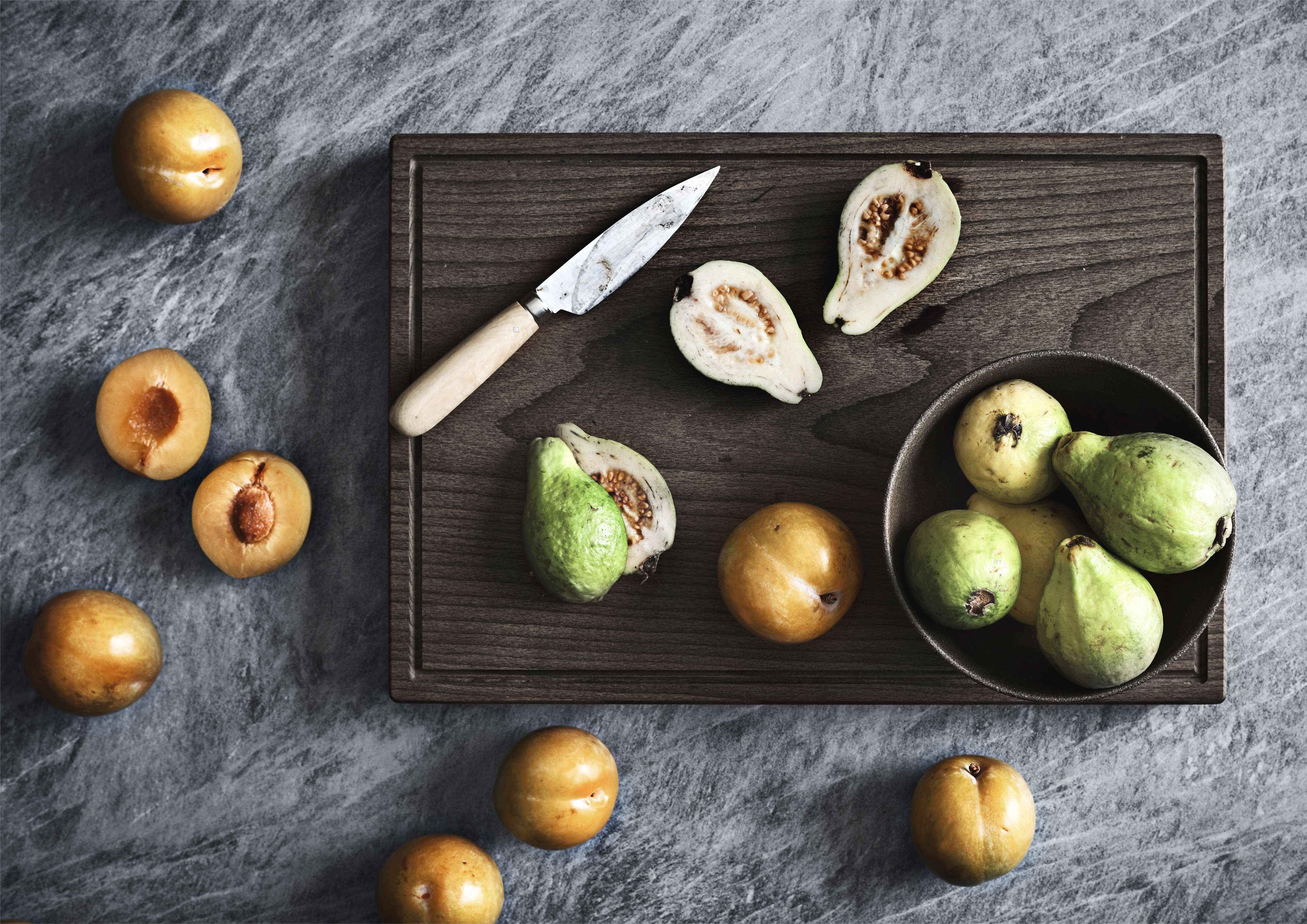 PRATO black kitchen surface with modern design, offering a sleek, durable workspace ideal for culinary creativity and stylish food preparation.