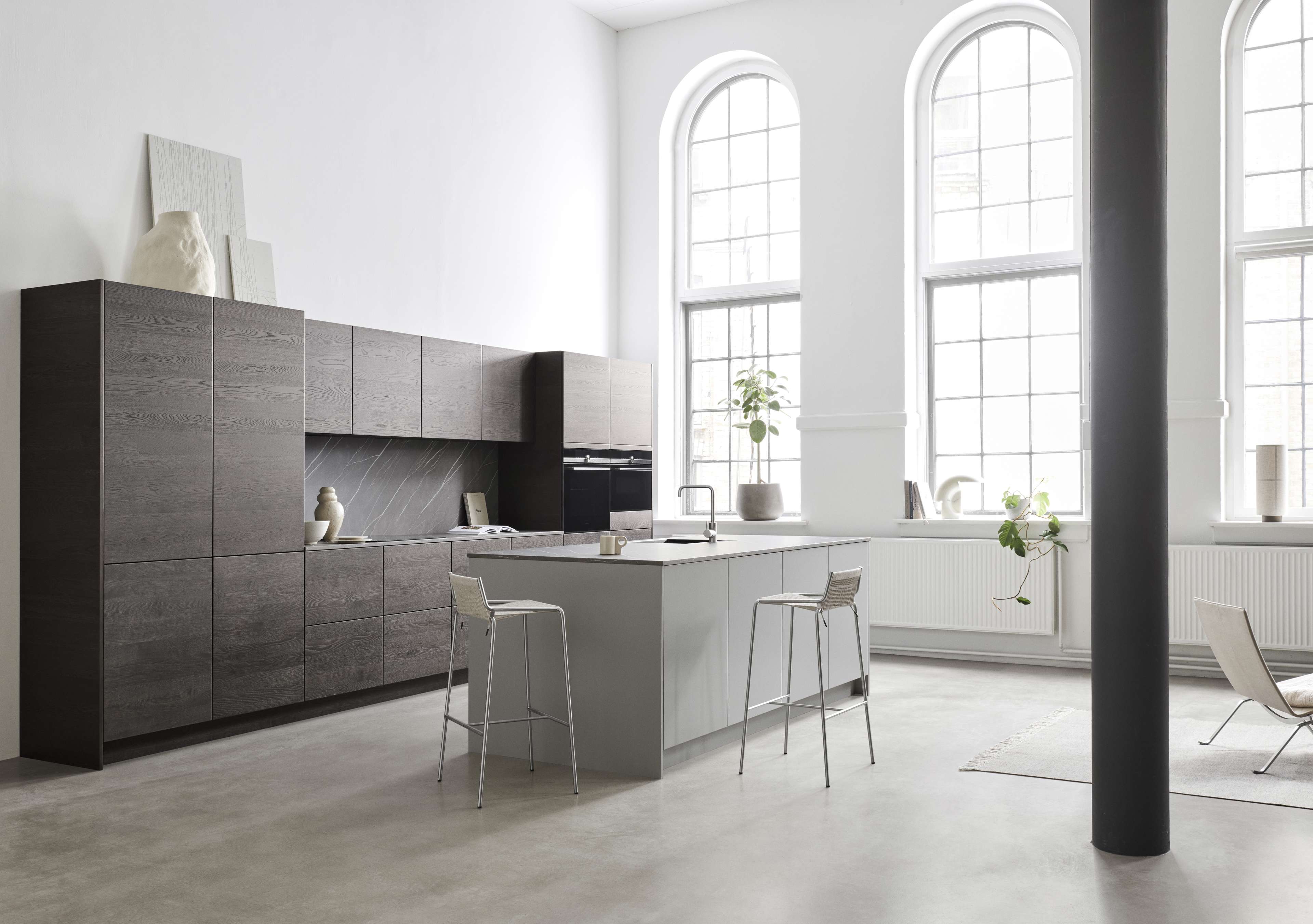 VEDA Touch pure grey dark oak kitchen featuring sleek cabinets and a minimalist design, enhancing modern elegance with practicality and style.