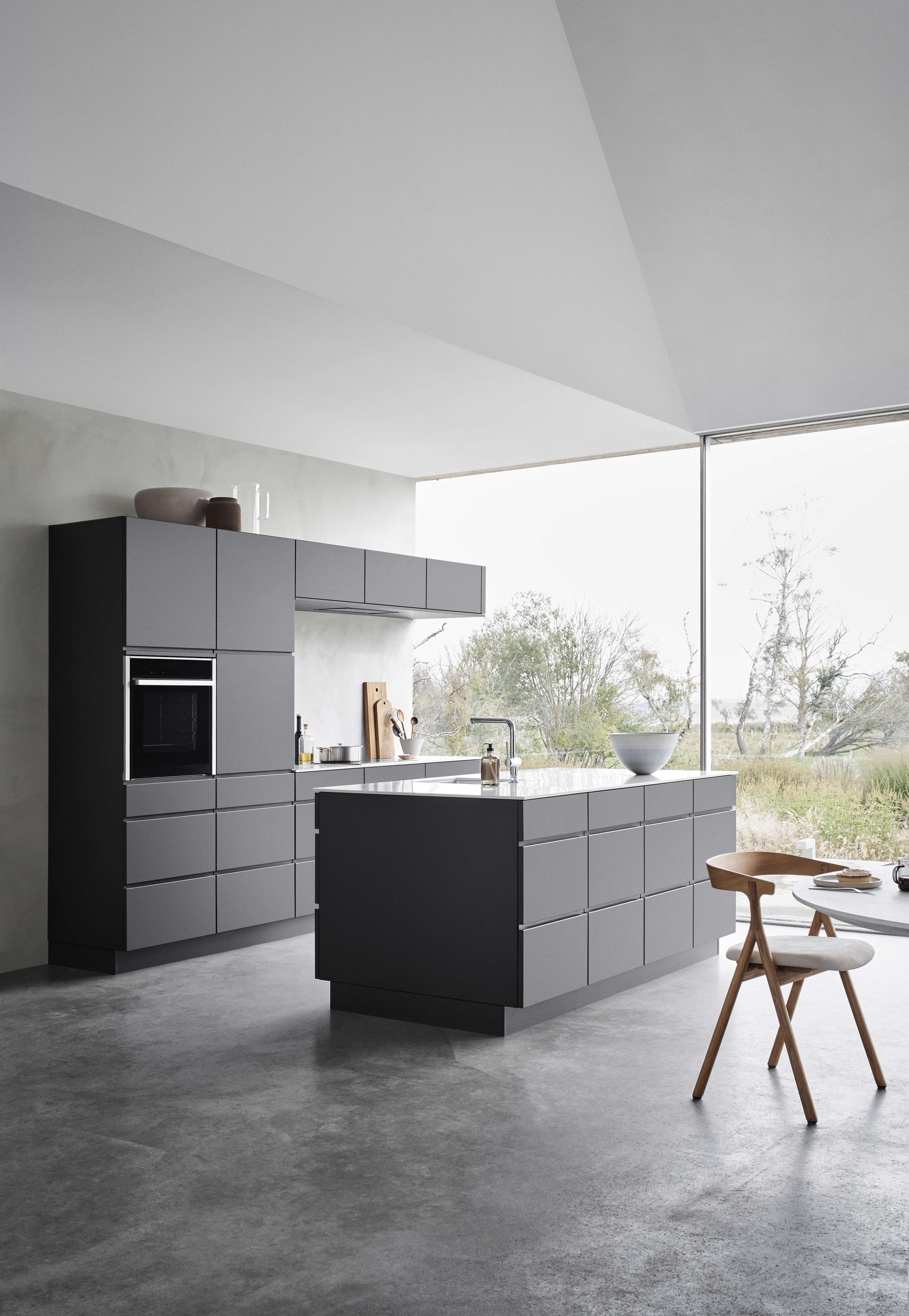 Black kitchen with kitchen island and colored black fronts