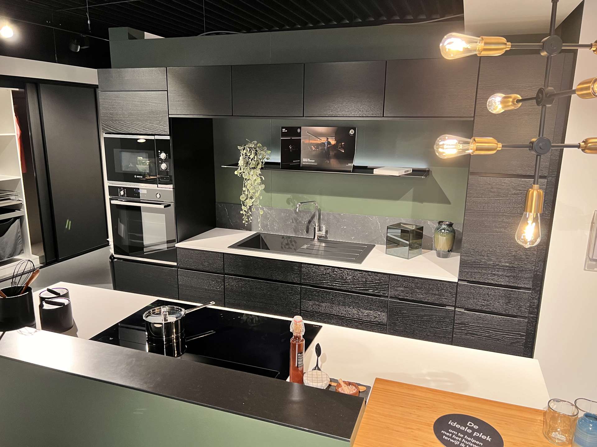 Showroomkeukens | Vind showroomkeukens tegen aantrekkelijke prijzen bij ...
