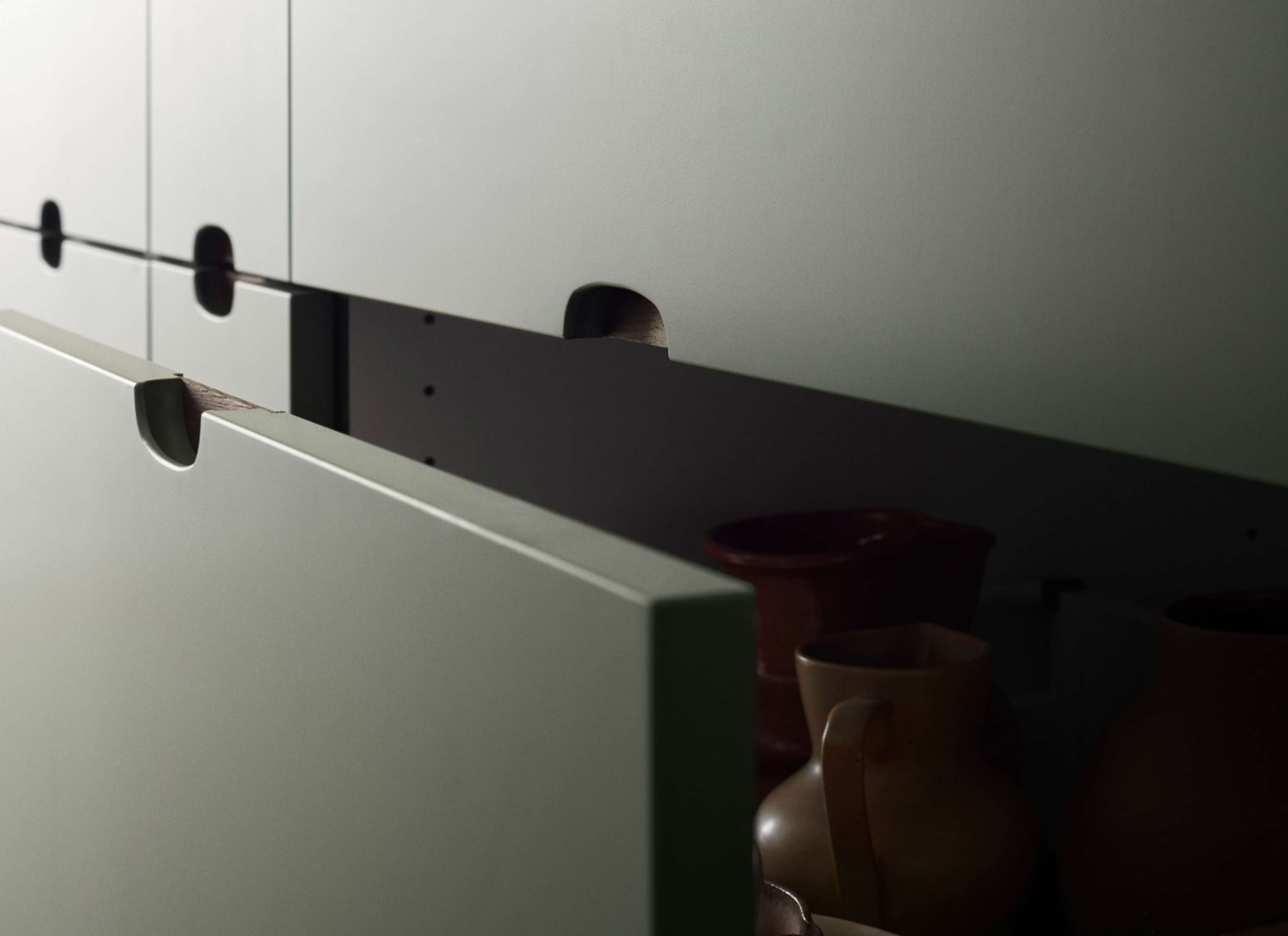 Green kitchen drawer with integrated handles 