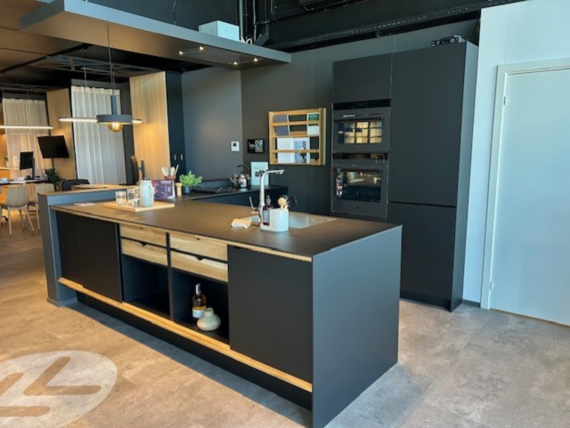 Showroomkeukens | Vind showroomkeukens tegen aantrekkelijke prijzen bij ...