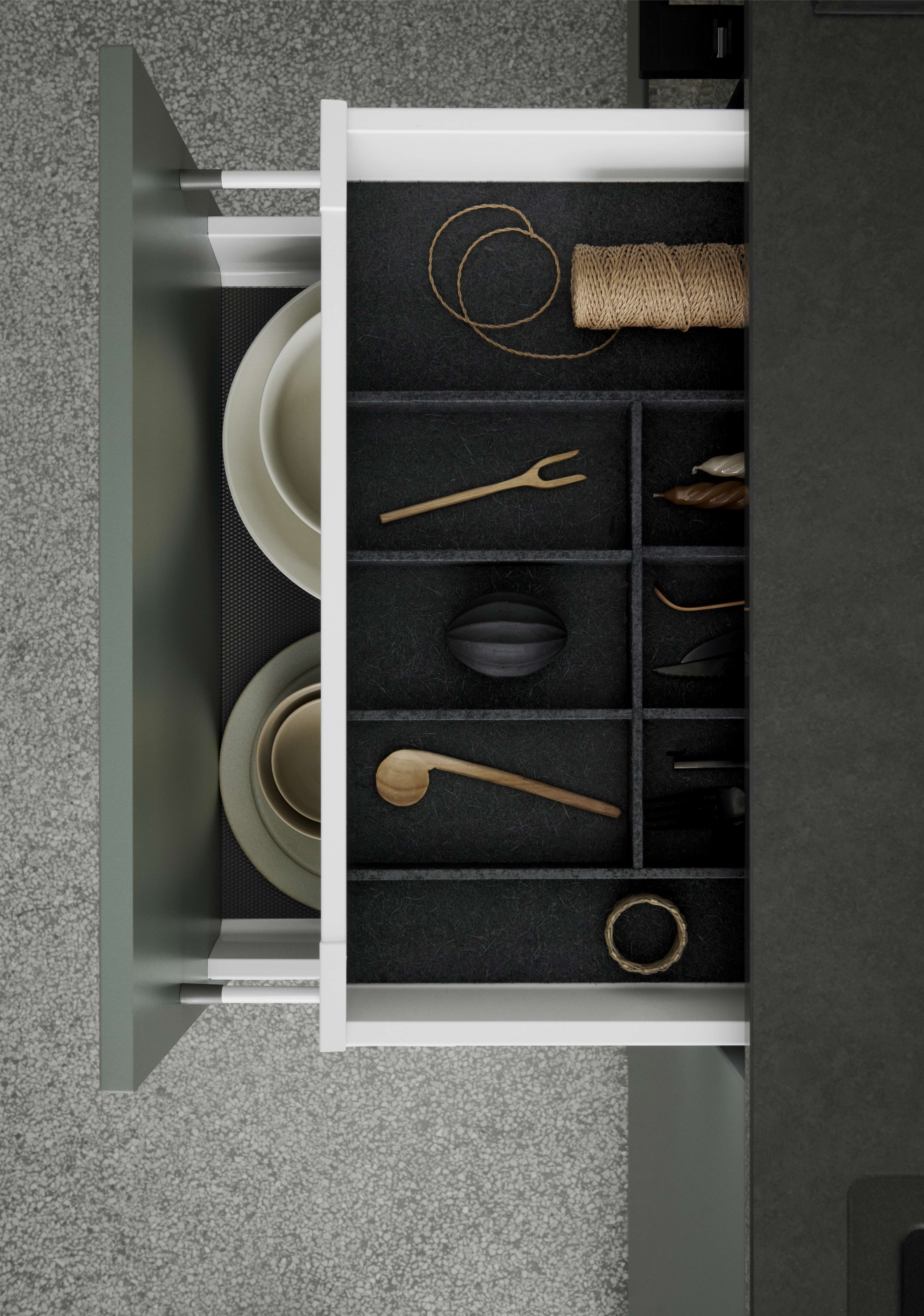 VEDA Touch grön kökslåda som visar upp en organiserad förvaringslösning med modern design, som framhäver eleganta fack för köksutrustning.